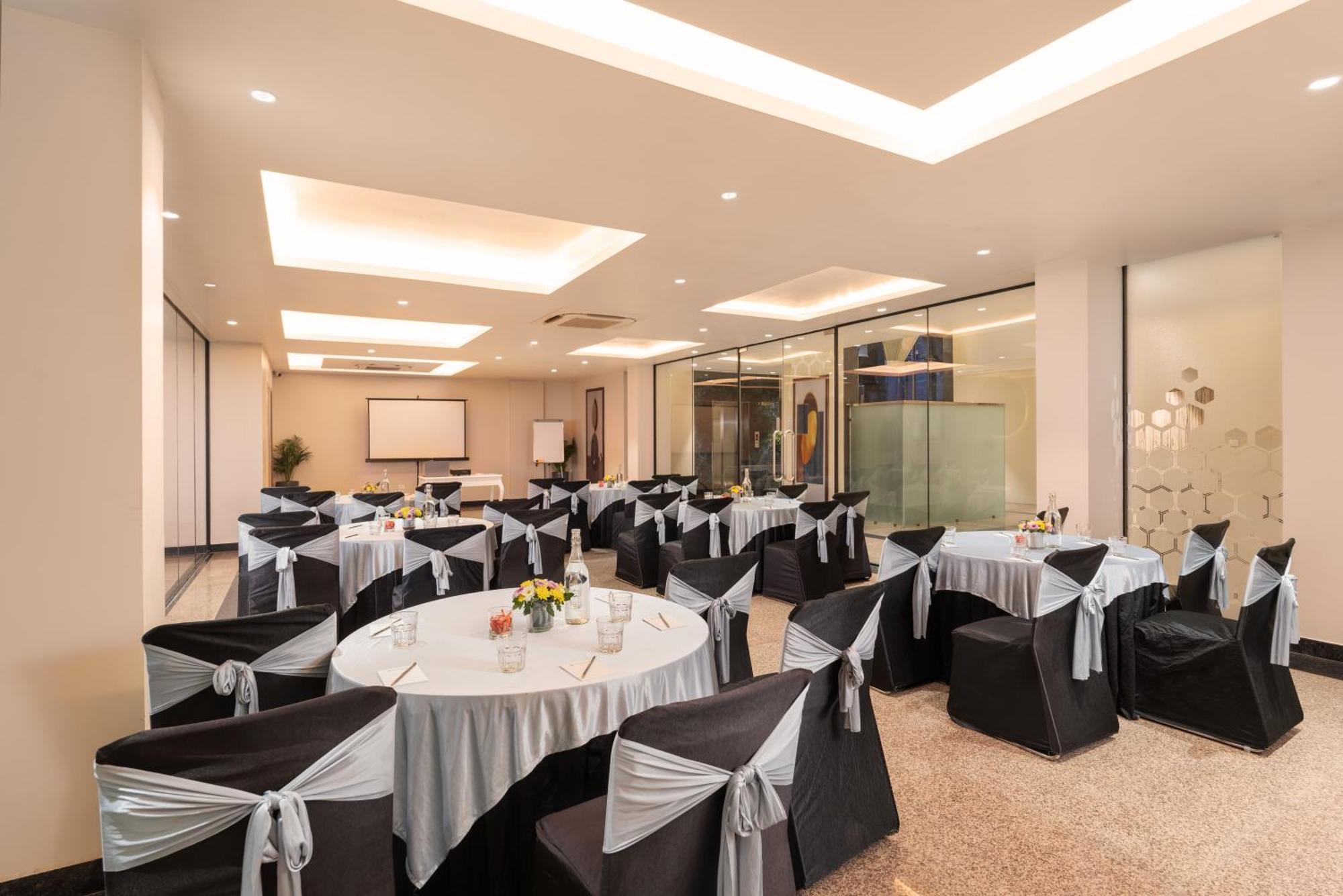 Foxtrail, Sector 42 - Am Hotel Kollection Gurgaon Buitenkant foto