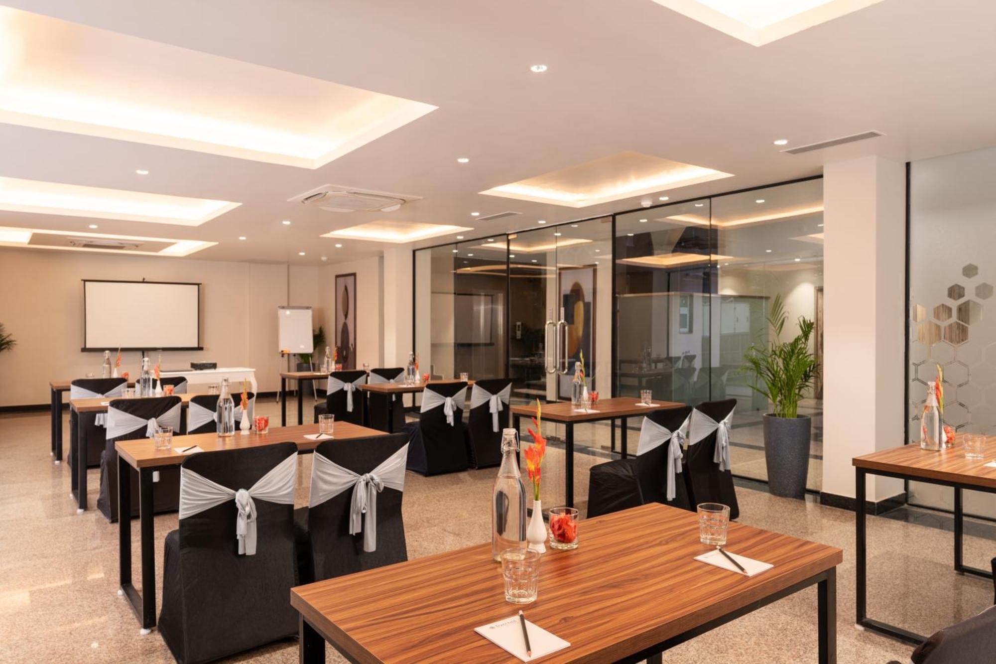 Foxtrail, Sector 42 - Am Hotel Kollection Gurgaon Buitenkant foto